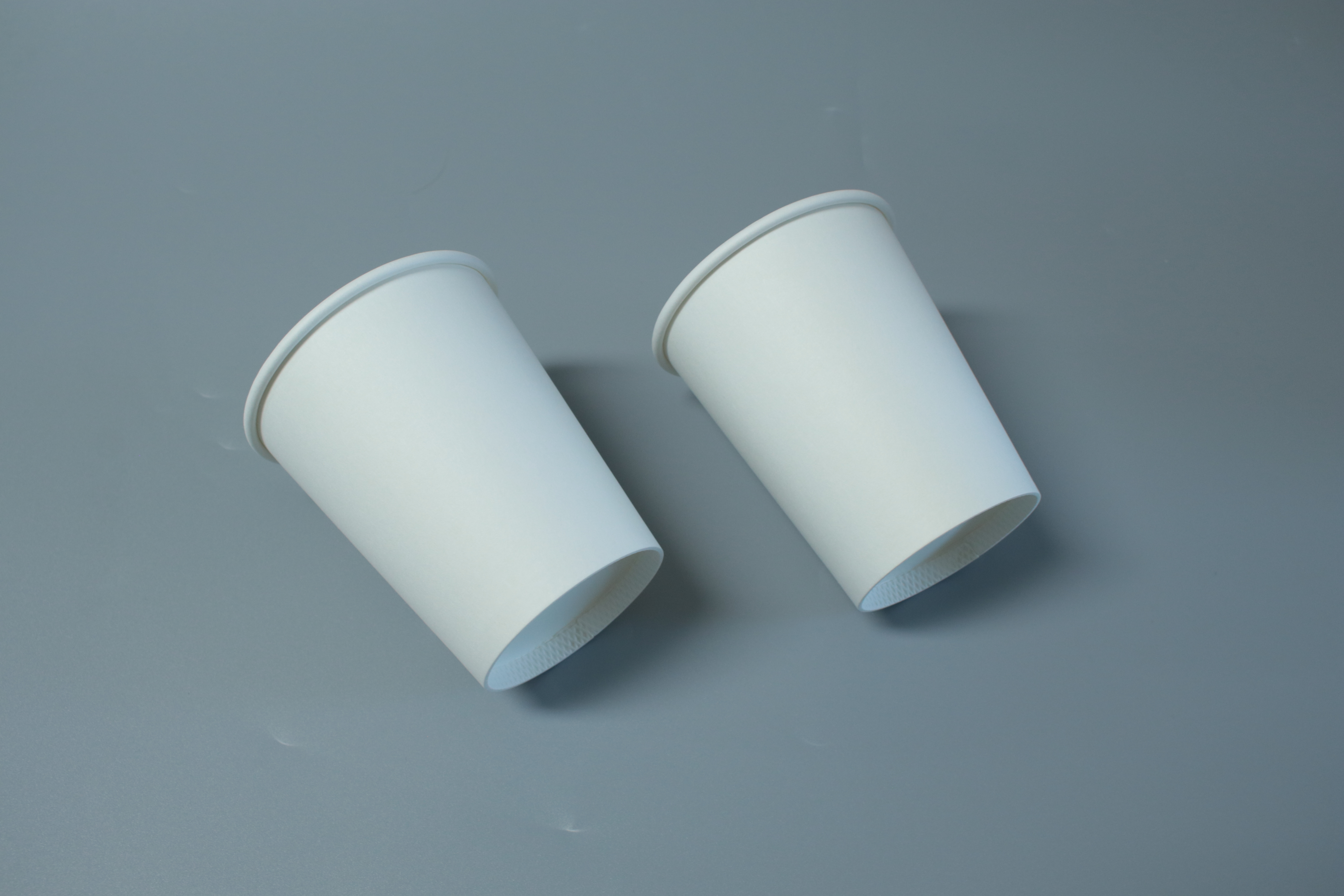 Impression en gros de 8 oz 12 oz 16 oz en papier jetable en papier jetable tasse de papier à café chaud personnalisé avec manches et couvercle