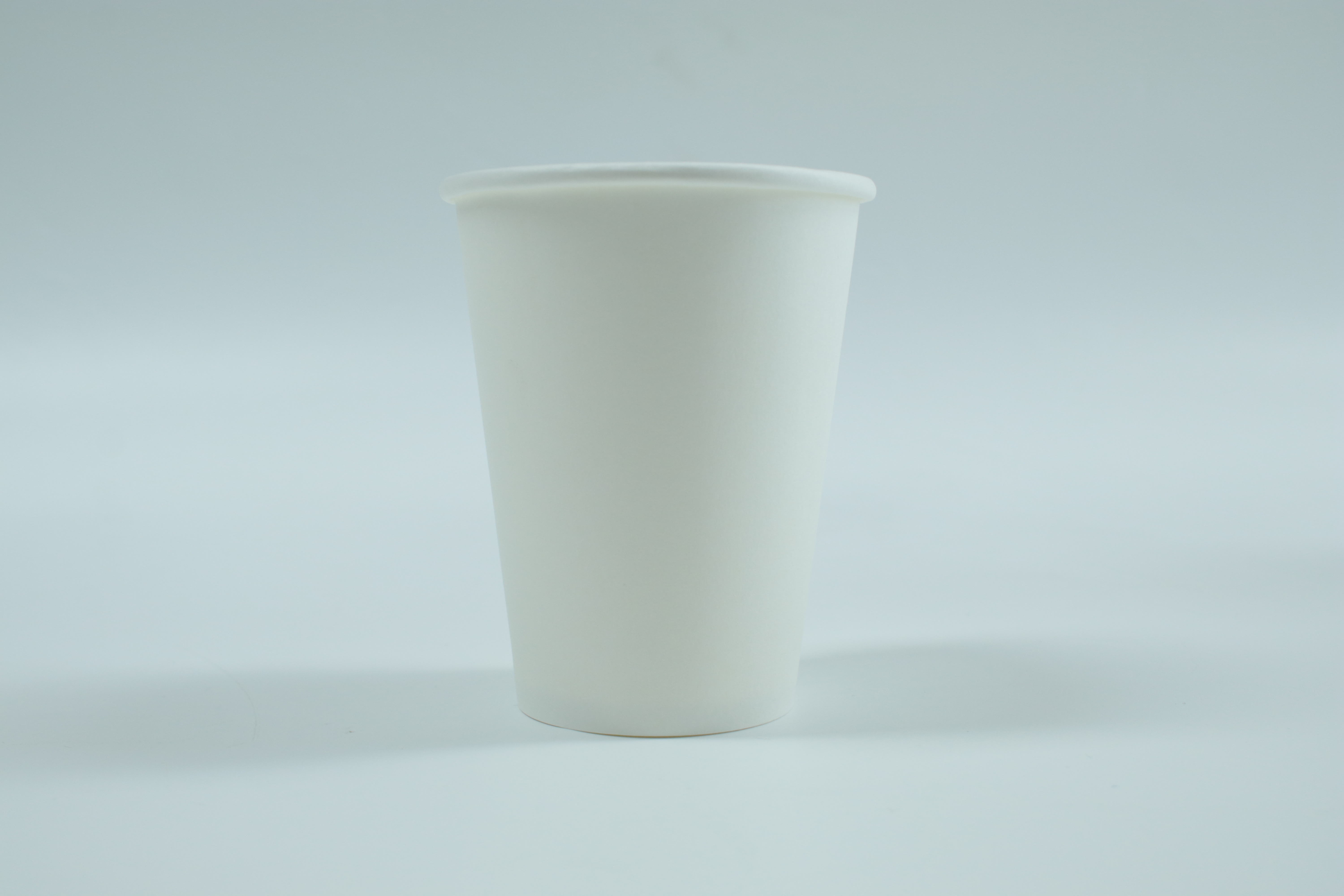 Impression en gros de 8 oz 12 oz 16 oz en papier jetable en papier jetable tasse de papier à café chaud personnalisé avec manches et couvercle